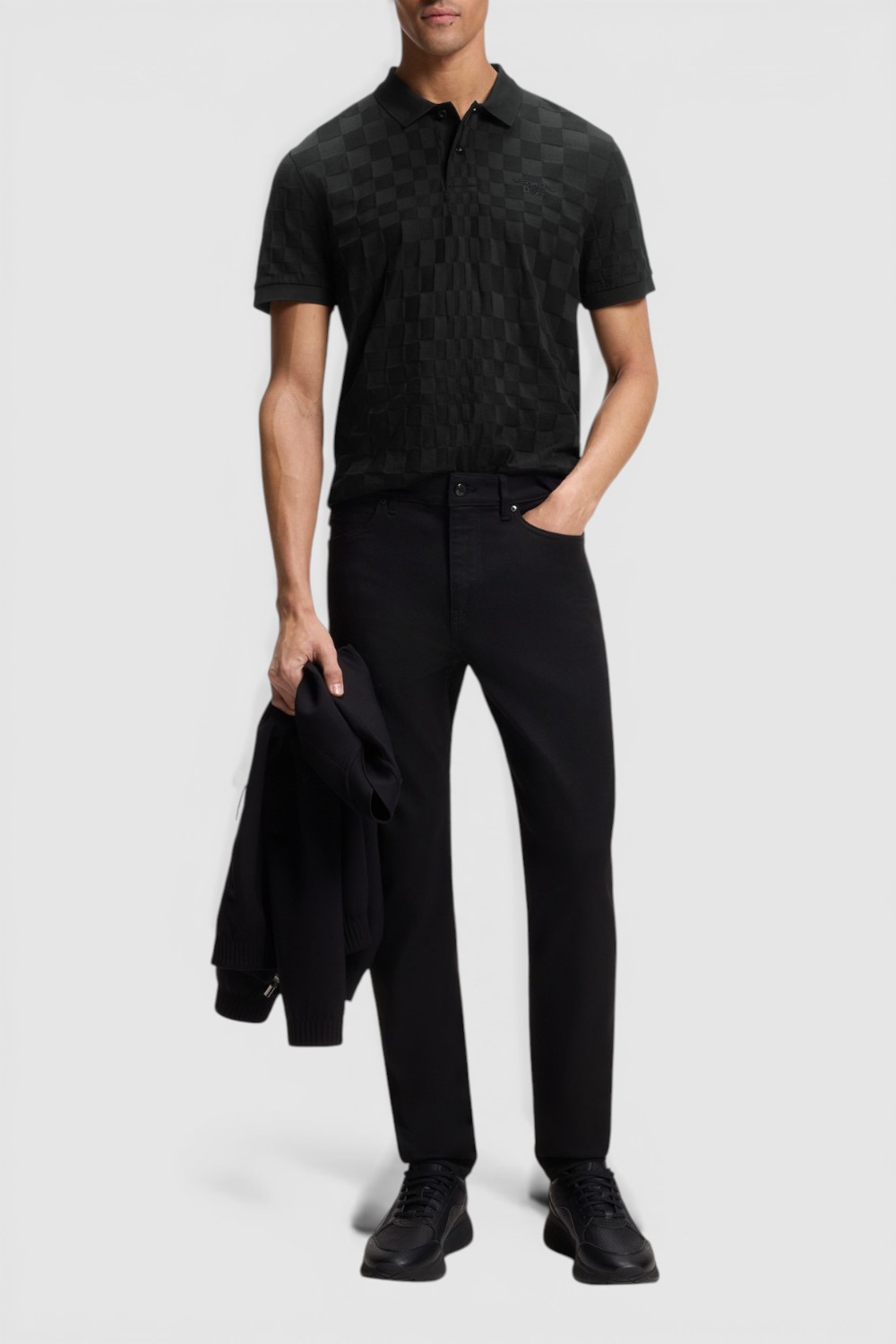 תמונת כל הלוק של חולצת פולו בוס X פורשה